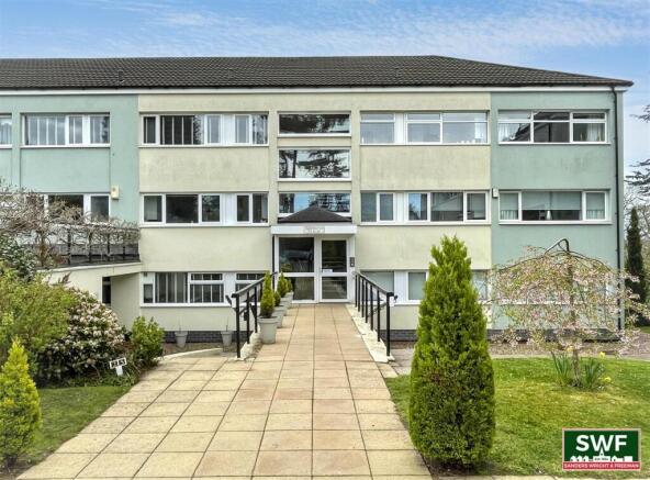 2-bed flat on Wightwick Court, Wolverhampton, £220,000