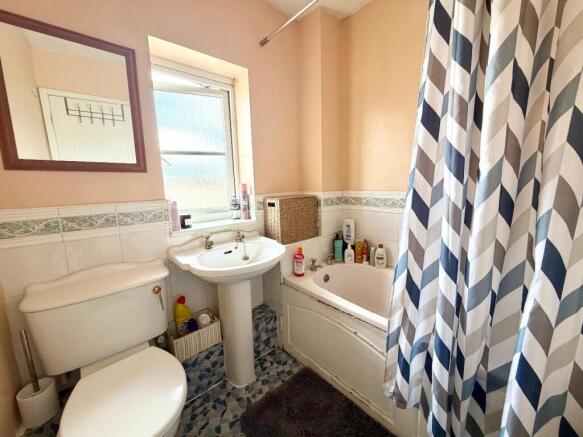 3 bed Semi-Detached for sale Image 7