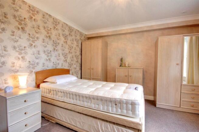 2 bed Apartment for sale Image 8