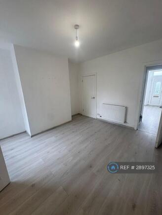 3 bed Terraced to rent Image 4