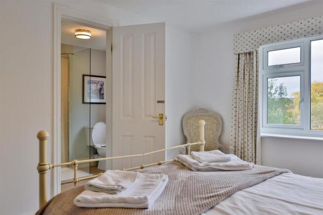 3 bed Semi-Detached for sale Image 8