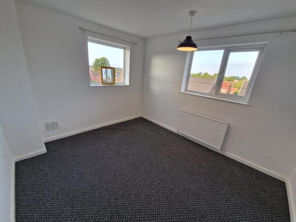 3 bed Flat to rent Image 10