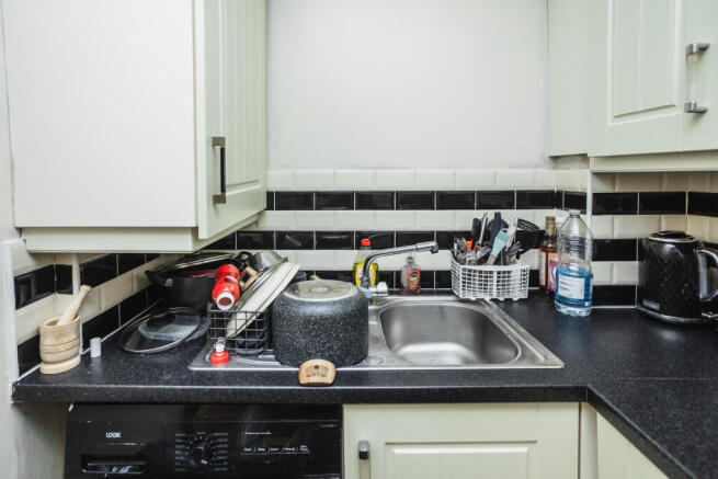 2 bed Flat for sale Image 8