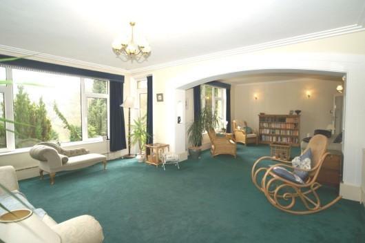 Lounge/ dining