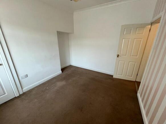2 bed Terraced to rent Image 12