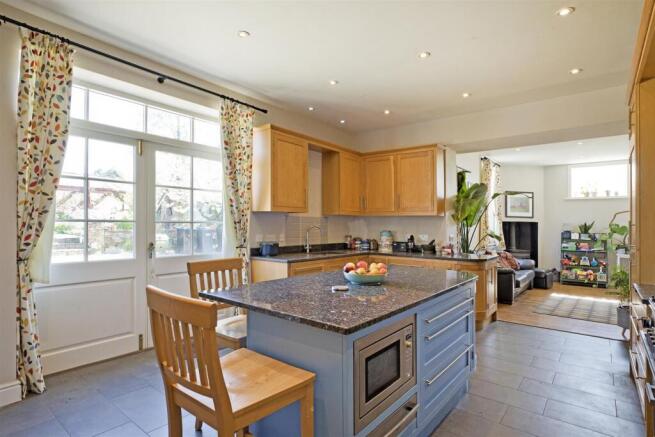 7 bed Character Property for sale Image 4