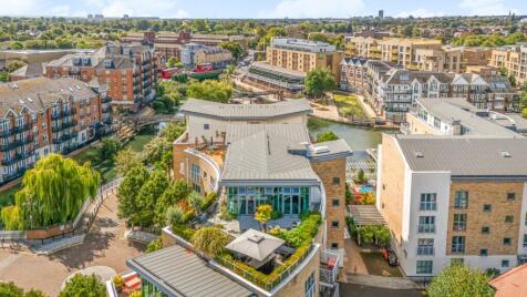 Barnes Quarter,
Tallow Road, TW8