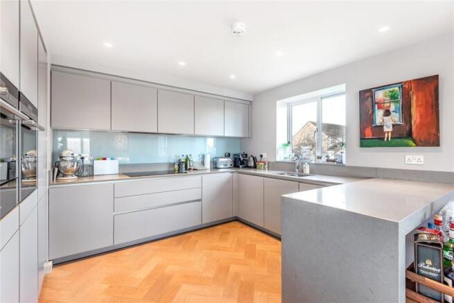 3 bed Flat to rent Image 6