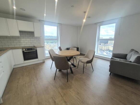 2 bed Apartment to rent Image 7