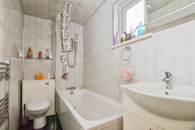 3 bed Terraced for sale Image 9