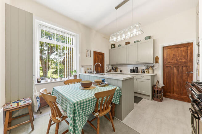 5 bed Terraced for sale Image 6