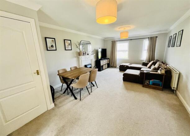 2 bed Apartment for sale Image 10