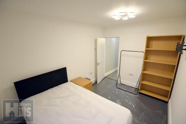 3 bed Flat to rent Image 6