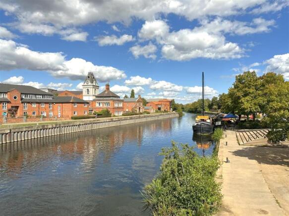 Delightful Riverside Setting 624