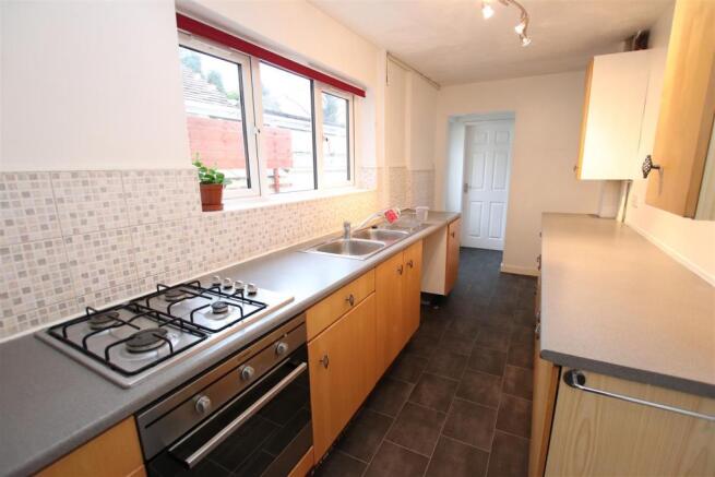 MODERN FITTED KITCHEN
