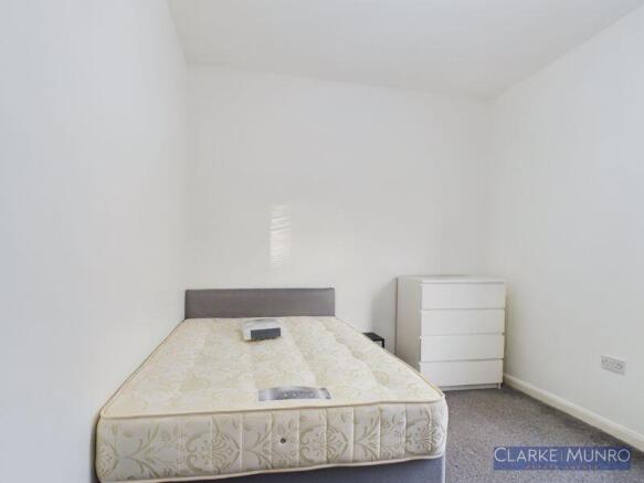 3 bed House Share to rent Image 8