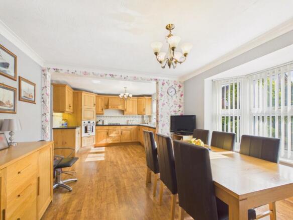 4 bed Detached for sale Image 9