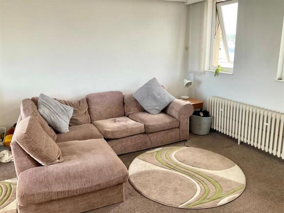 Lounge pic3.jpg