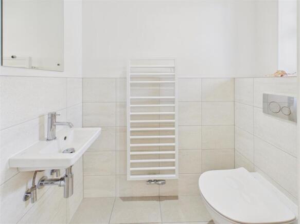 4 bed Detached for sale Image 10