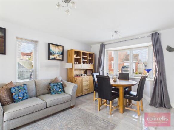 4 bed Detached for sale Image 7