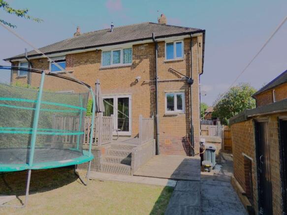 2 bed Semi-Detached to rent Image 11