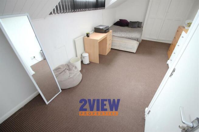 7 bed House to rent Image 9