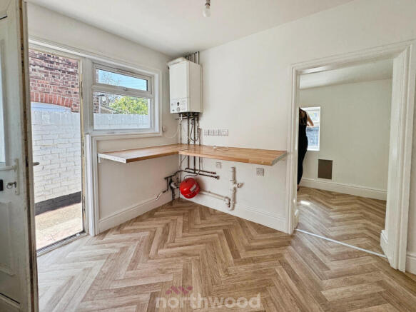 4 bed Terraced to rent Image 4