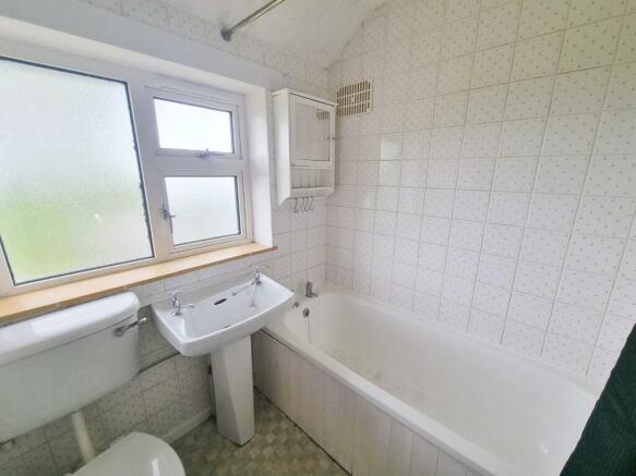 Bathroom (3).jpg