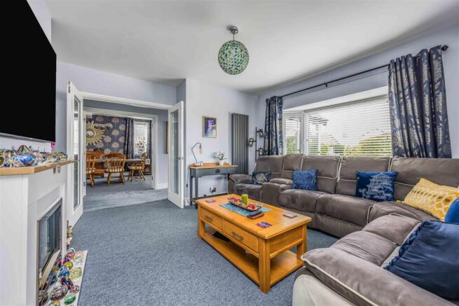 250 Havant Road, Hayling Island-Small-PorticoMarke