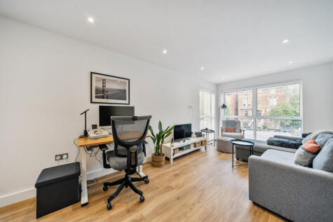 Highwood Close, London