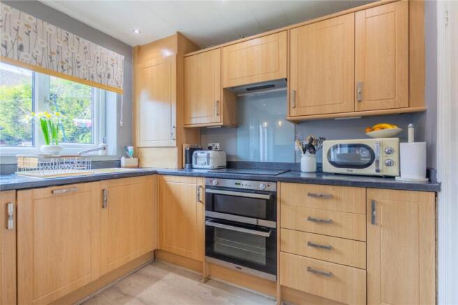 5 bed Detached for sale Image 7