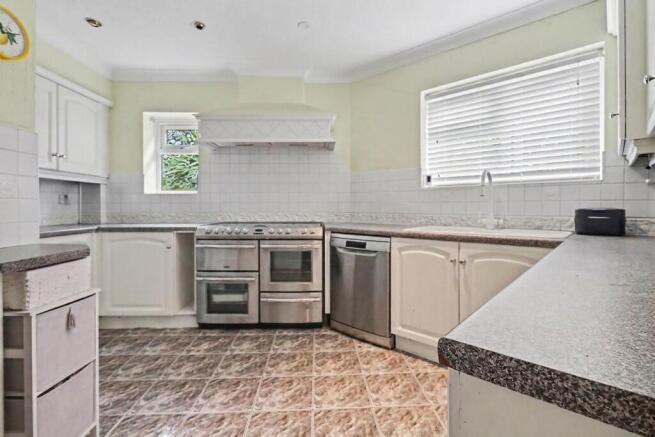 The Causeway, Chessington, KT9 photo 4