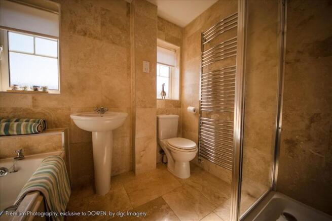 FAMILY BATHROOM