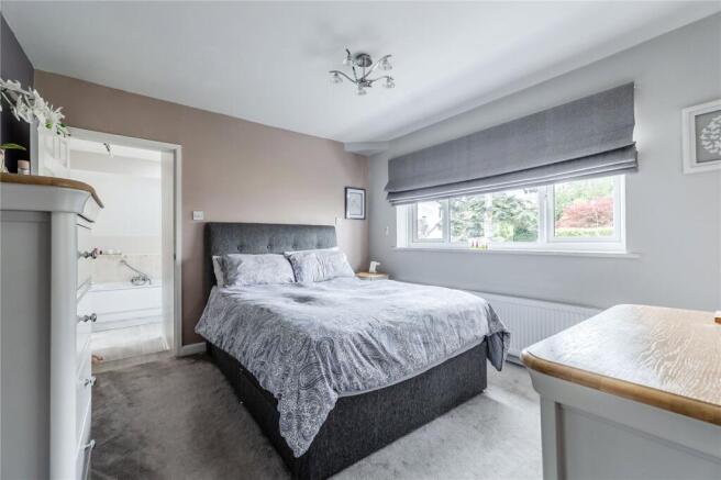 4 bed Detached for sale Image 6