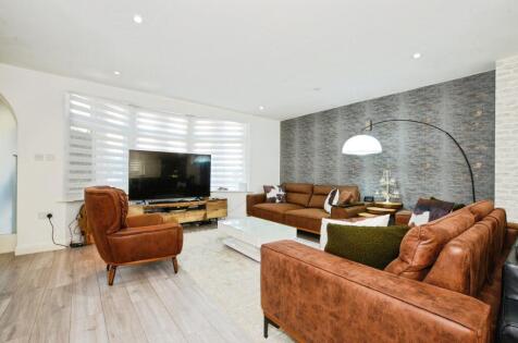Charter Way, London, N14