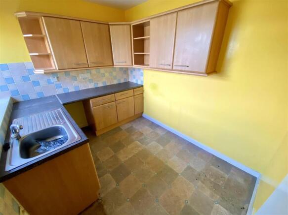 2 bed Semi-Detached Bungalow for sale Image 7