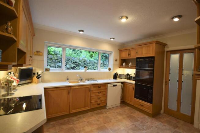 17 10 Stones Drive, HX6 4NY.JPG