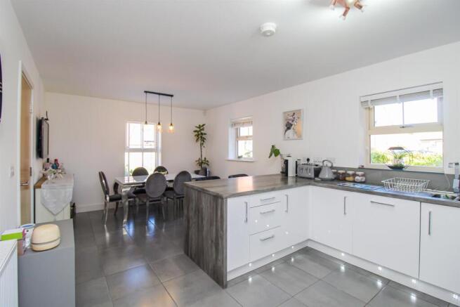 OPEN PLAN KITCHEN DINING ROOM