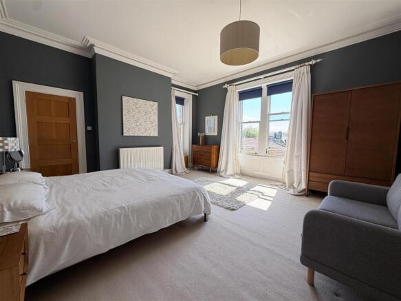 6 bed Semi-Detached to rent Image 5