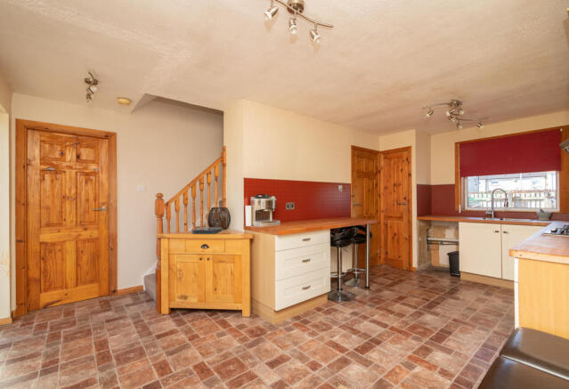 Kitchen/ Dining Room