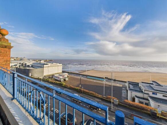 2 bed Flat for sale Image 12