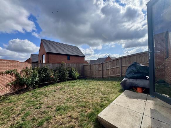 3 bed Semi-Detached to rent Image 11
