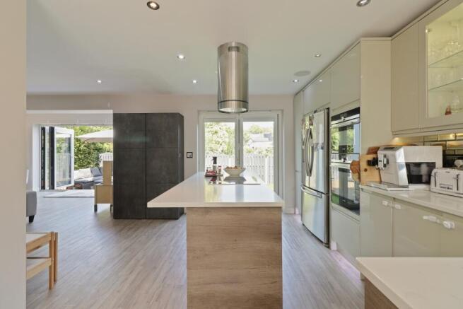 4 bed Detached for sale Image 8