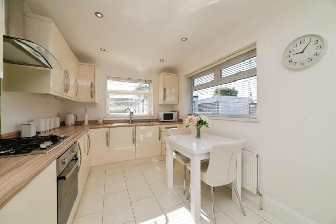 2 bed Semi-Detached Bungalow for sale Image 6