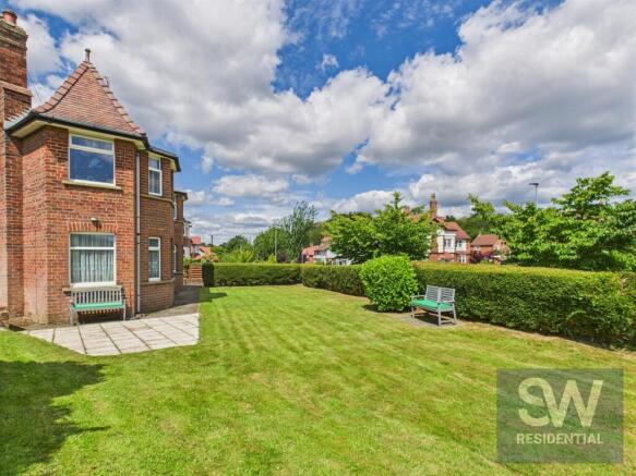 4 bed Detached for sale Image 5