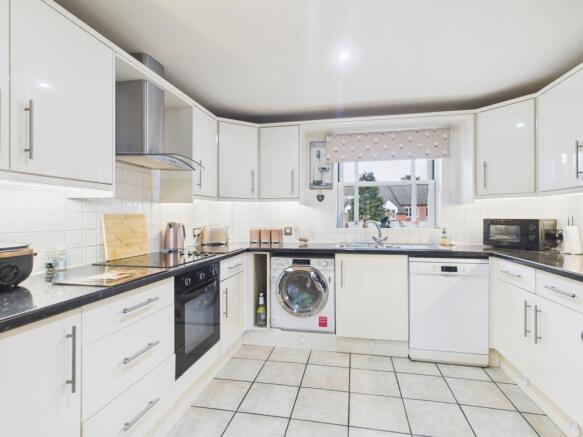 CAM03293G0-PR0251-STILL018