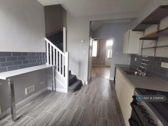 Kitchen & Breakfast Bar