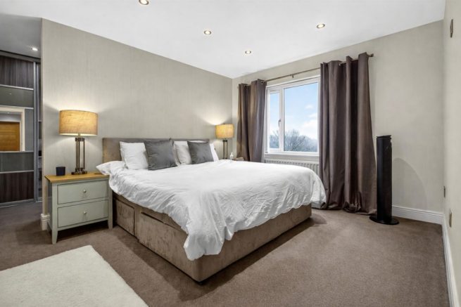 4 bed Detached for sale Image 6