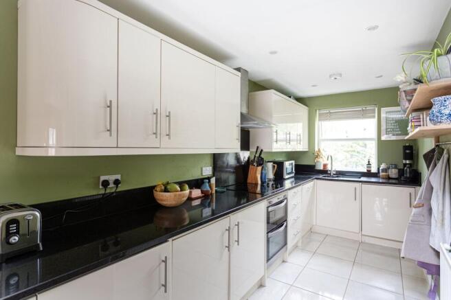 3 bed Town House for sale Image 4