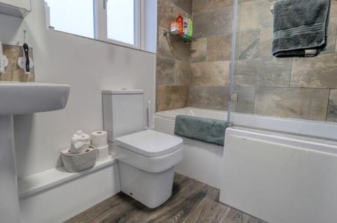 Family Bathroom 